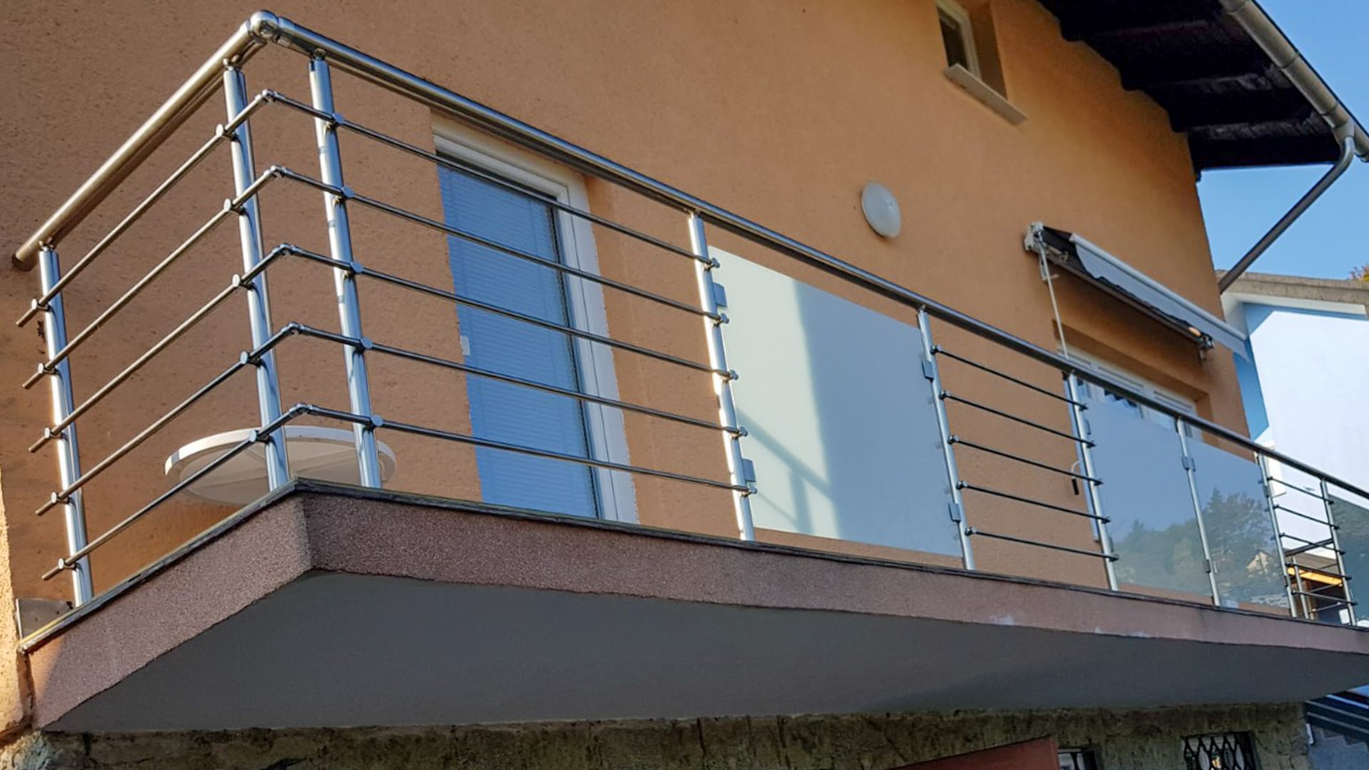COLUMBA alu ograja za balkon in teraso Blue Vision